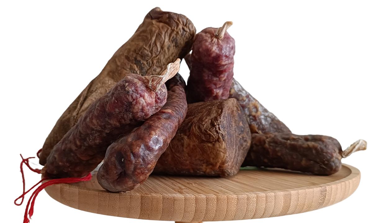 Figatelli corse en forme de U, fumé et prêt à cuire