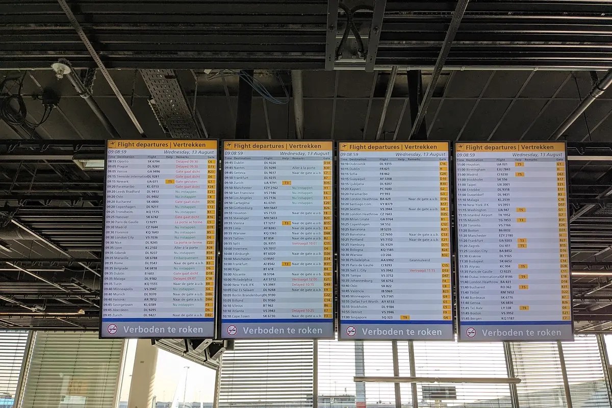 Avion au décollage illustrant la réservation d'un vol sur Kiwi.com